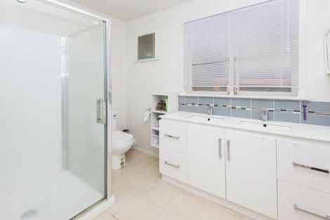 Photo of property in 8 Evelyn Road, Cockle Bay, Auckland, 2014