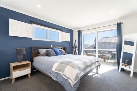 Photo of property in 7 Yorkshire Close, Whitby, Porirua, 5024