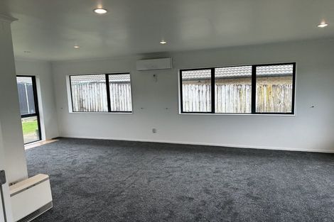 Photo of property in 5 Attymon Lane, East Tamaki, Auckland, 2016