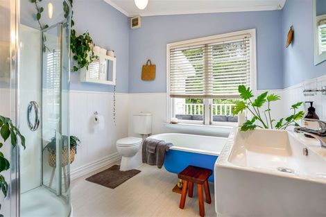 Photo of property in 709 Scenic Drive, Henderson Valley, Auckland, 0612