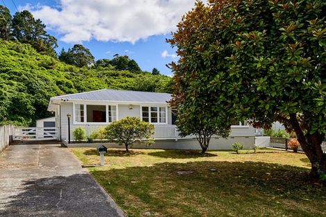 Photo of property in 48 Kiwi Crescent, Tawa, Wellington, 5028