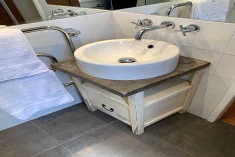 Photo of property in 17 Seapoint Road, Bluff Hill, Napier, 4110