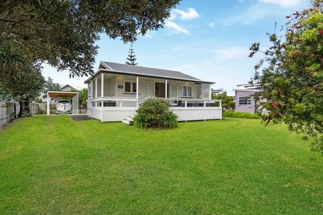 Photo of property in 312 Ocean Road, Whangamata, 3620