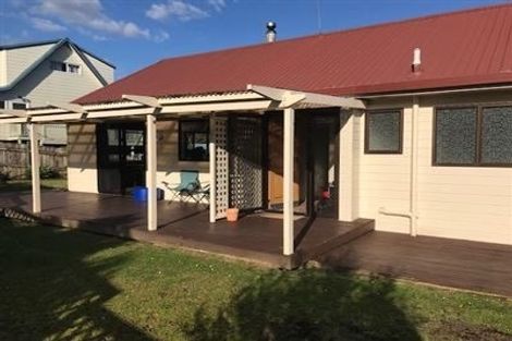 Photo of property in 8 Da Vinci Place, West Harbour, Auckland, 0618