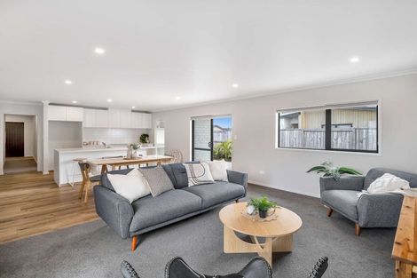 Photo of property in 13 Olney Court, One Tree Point, 0118