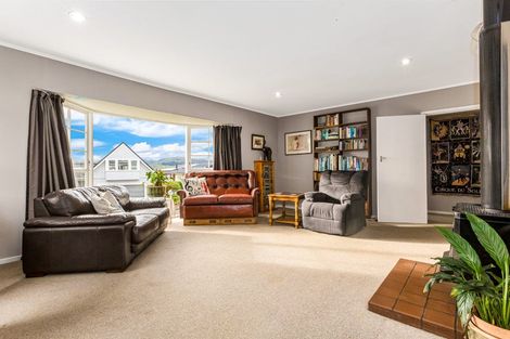 Photo of property in 7 Luff Place, Whitby, Porirua, 5024