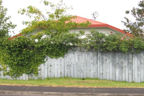 Photo of property in 9 Miriam Corban Heights, Henderson, Auckland, 0612