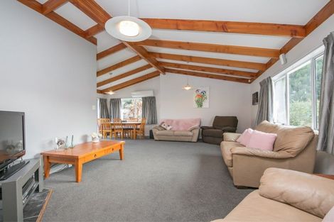 Photo of property in 102 Boord Crescent, Kumeu, 0891