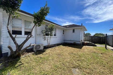 Photo of property in 92 Portage Road, New Lynn, Auckland, 0600