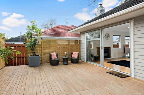 Photo of property in 14 Ocean View Road, Northcote, Auckland, 0627