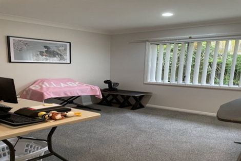 Photo of property in 3 Trelawn Place, Cockle Bay, Auckland, 2014