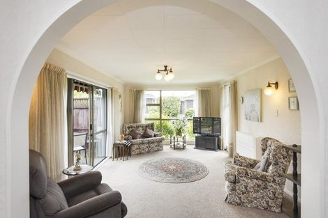 Photo of property in 2 Huhana Court, Hokowhitu, Palmerston North, 4410