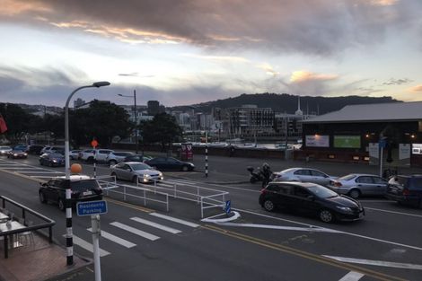 Photo of property in 108 Oriental Parade, Oriental Bay, Wellington, 6011