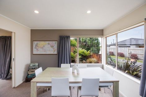 Photo of property in 19 Rothesay Place, Highbury, Palmerston North, 4412