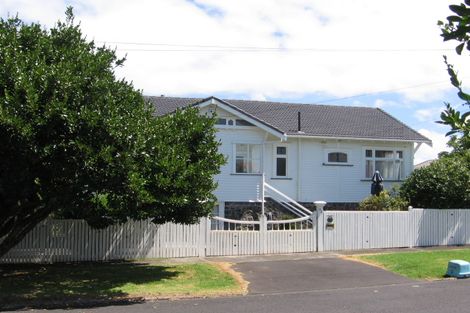 Photo of property in 84 Moana Avenue, One Tree Hill, Auckland, 1061