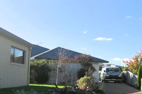 Photo of property in 9 Crown Hill, Paraparaumu, 5032
