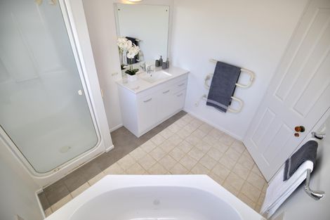 Photo of property in 18 Admiral Crescent, Flagstaff, Hamilton, 3210