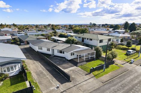 Photo of property in 24 Hill Crescent, Papakura, 2110