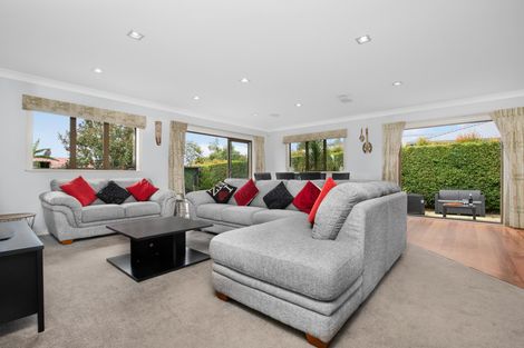 Photo of property in 2 Rays Way, Tuakau, 2121