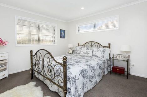 Photo of property in 8a Savage Crescent, Upper Hutt Central, Upper Hutt, 5018