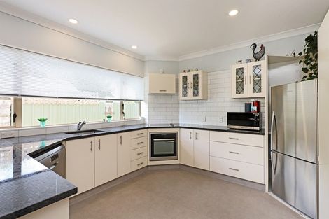 Photo of property in 59 Whiting Crescent, Greenmeadows, Napier, 4112