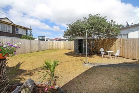 Photo of property in 4/4 Beach Road, Orewa, 0931