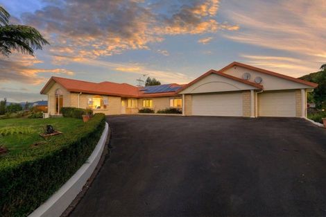 Photo of property in 85 Emerald Hill Drive, Birchville, Upper Hutt, 5018