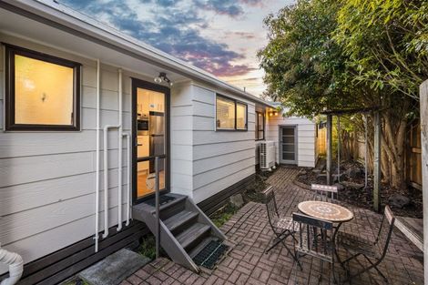 Photo of property in 2/19 Alma Street, Te Atatu South, Auckland, 0610