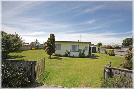 Photo of property in 33 Shortt Street, Foxton Beach, Foxton, 4815
