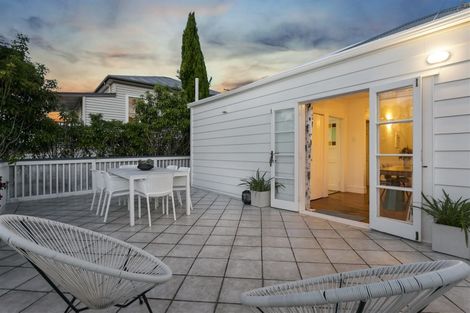 Photo of property in 55 Rawene Road, Birkenhead, Auckland, 0626