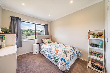 Photo of property in 6 Jade Crescent, Timberlea, Upper Hutt, 5018