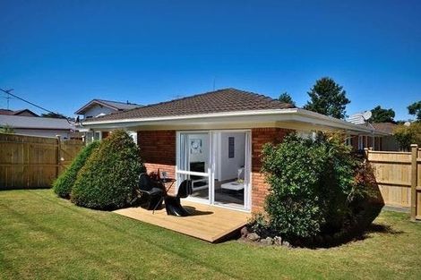 Photo of property in 1/12 Nile Road, Milford, Auckland, 0620