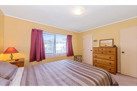 Photo of property in 2/546 Glenfield Road, Glenfield, Auckland, 0629
