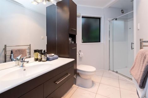 Photo of property in 2/4 Basilton Close, Bucklands Beach, Auckland, 2012