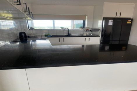 Photo of property in 2/10 Charisma Place, Randwick Park, Auckland, 2105