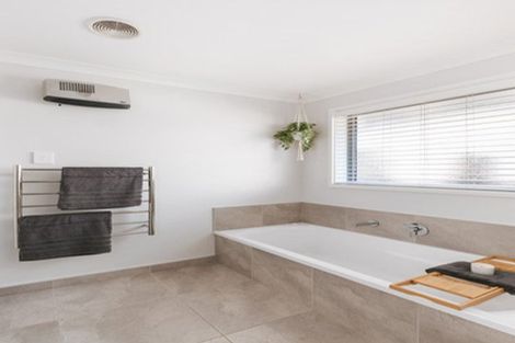 Photo of property in 12b Kayelene Place, Omokoroa, 3114