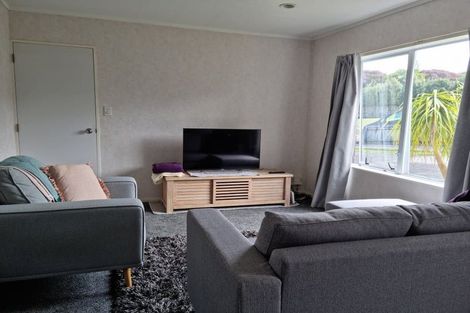 Photo of property in 14 Lanier Place, Glendene, Auckland, 0602