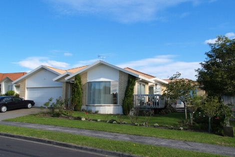Photo of property in 2/3 Caldbeck Rise, Northpark, Auckland, 2013