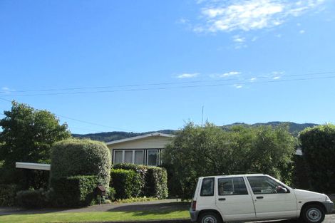 Photo of property in 22 Dowling Grove, Silverstream, Upper Hutt, 5019