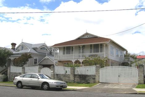 Photo of property in 13 Palmerston Road, Birkenhead, Auckland, 0626