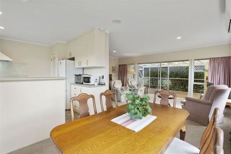Photo of property in 10 King Richard Place, Browns Bay, Auckland, 0630