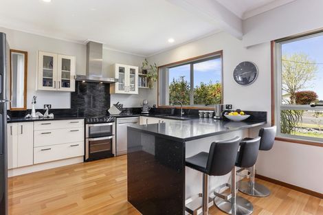 Photo of property in 11 Hadfield Street, Beach Haven, Auckland, 0626