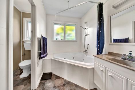 Photo of property in 323 Hunter Road, Eltham, Hawera, 4673