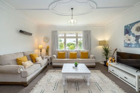 Photo of property in 45 Cambridge Terrace, Masterton, 5810