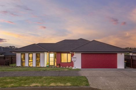 Photo of property in 17 Tongariro Drive, Aotea, Porirua, 5024