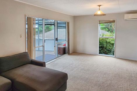 Photo of property in 56 Colchester Crescent, Newlands, Wellington, 6037