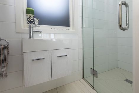 Photo of property in 180 Fendalton Road, Fendalton, Christchurch, 8052