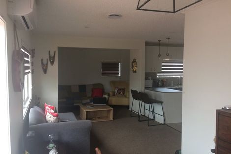 Photo of property in 2/43 Dale Crescent, Pakuranga, Auckland, 2010