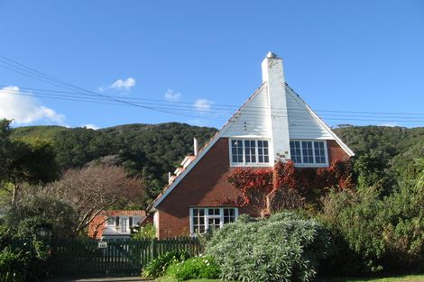 Photo of property in 10 Maire Street, Eastbourne, Lower Hutt, 5013