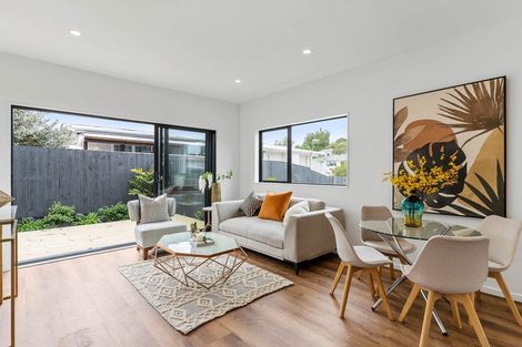 Photo of property in 2/81 Vodanovich Road, Te Atatu South, Auckland, 0610